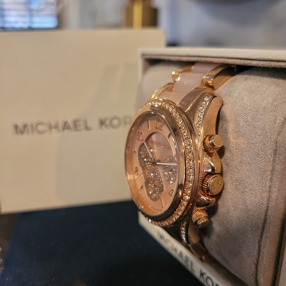 Oversized Michael Kors Blair Pavé Rose Gold-Tone and Acetate Watch - Picture 2 of 4
